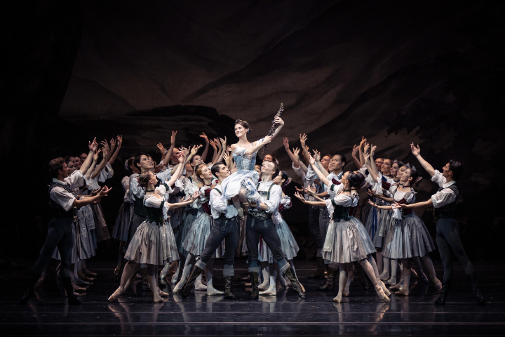 Wiener Staatsballett: “Giselle” mit Cassandra Trenary (Giselle) und Ensemble © AshleyTaylor Giselle1