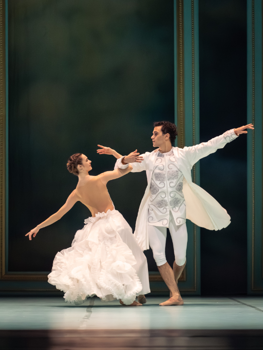 Wiener Staatsballett: "Marie Antoinette", Ch: Thierry Malandain. Im Bild: Elena Bottaro (Marie Antoinette), Andrés Garcia Torres (Louis XVI.) © Ashley Taylor MarieAntoinette3