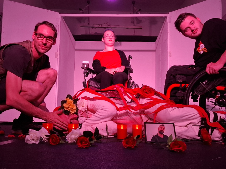 Angelina Schallerl und Tanja Peball: "Aktion Mutante" © Tanja Peball Mutante