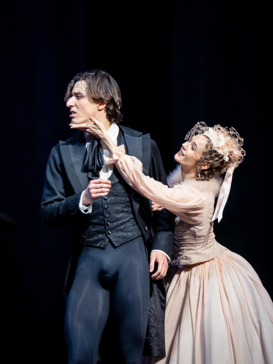 Timor Afshar und Elena Bottaro in "Die Kameliendame" von John Neumeier © Ashley Taylor / Wiener Staatsballett Afshar Kameliendame2