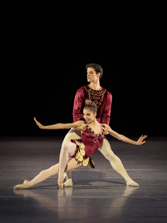 Wiener Staatsballett: "Jewels", Ch: George Balanchine / The George Balanchine Trust. Im Bild: Margarita Fernandes und António Casalinho © Ashley Taylor Jewels rubies2