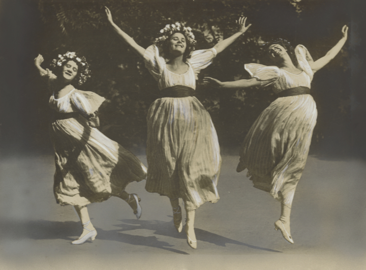 Rudolf Jobst: Berta, Elsa und Grete Wiesenthal im Lanner-Schubert-Walzer 1908 | ALBERTINA, Wien – Dauerleihgabe der Österreichischen Ludwig-Stiftung für Kunst und Wissenschaft Wiesenthal